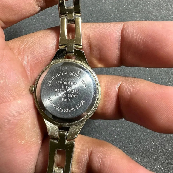 Ladies quartz cocktail watch diamond accent gold tone working with new battery - Picture 6 of 7